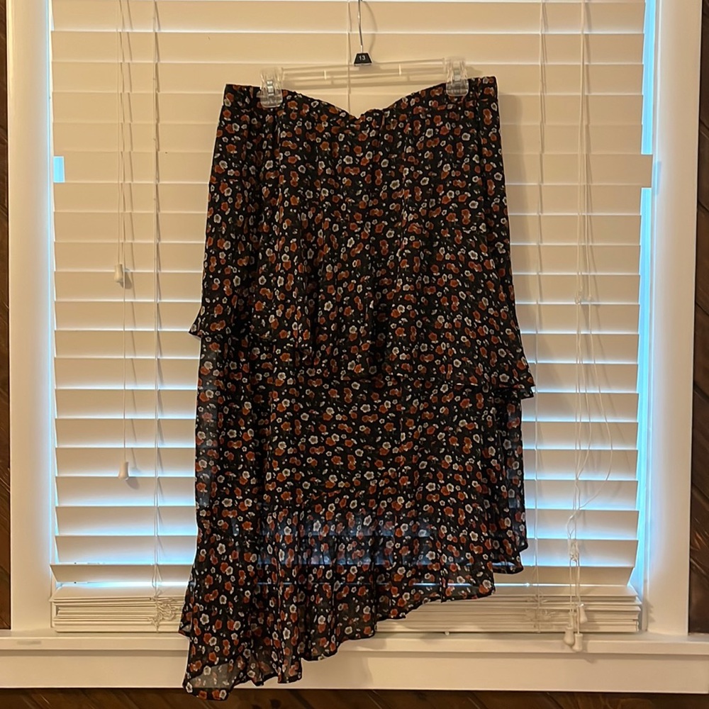1X floral black skirt